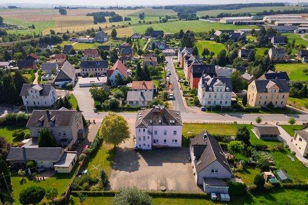 Luftbild mit Blick zur Immobilie