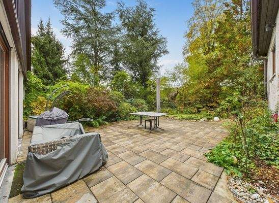 Freisitz mit Blick in den Garten