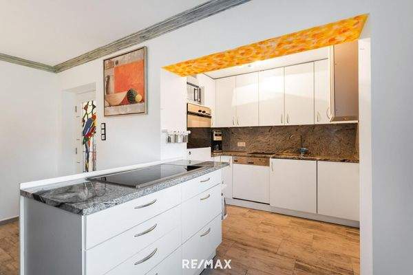 Küche mit Küchenzeile