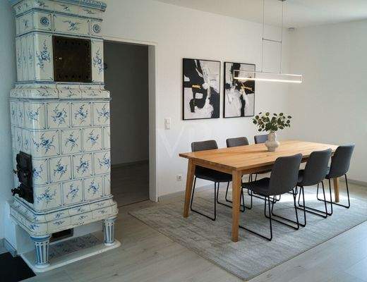 41 Kamin im Essbereich KI generiertes Bild