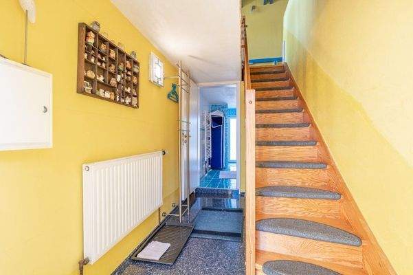 das Appartement hat unten ein Bad, der Wohn-Schlafbereich ist oben.jpg