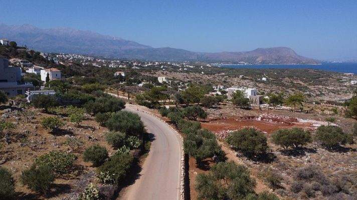 Kreta, Kokkino Chorio: Ruhiges Landgrundstück mit Dorfnähe zu verkaufen