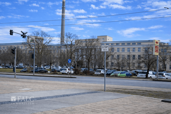 Leuna Hauptgebüde gegenüber 