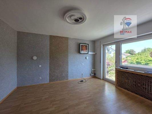 OG - gr. Schlafzimmer mit Balkon