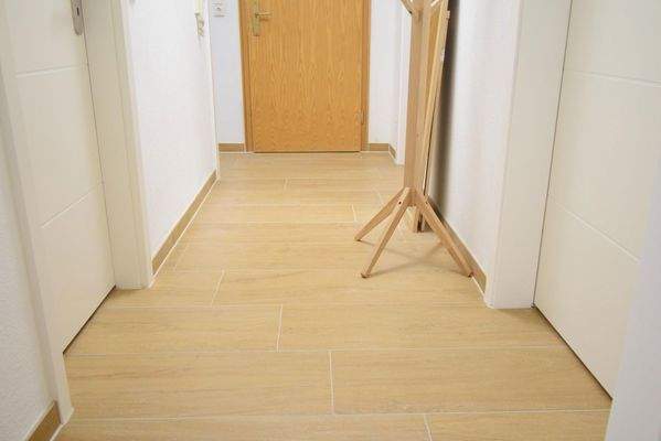 Flur (neuer Fliesenboden)