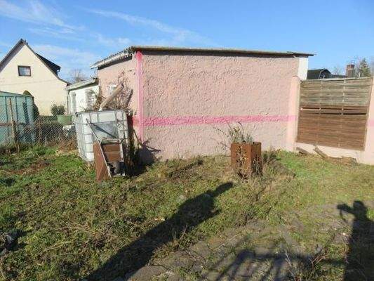 Garagenansicht vom Garten