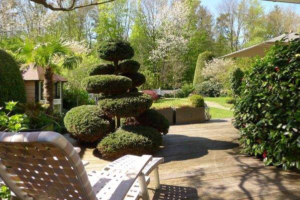 mit uneinsehbarer Terrasse zum Entspannen