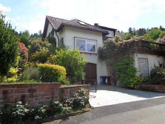 Hausansicht von der Straße