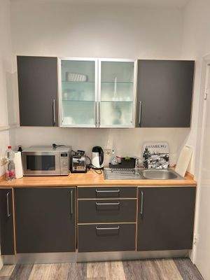 Küchenzeile oder Backofen/ E-Herd, nur Mikrowelle