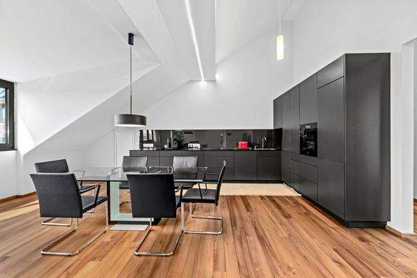 Küche mit Essbereich