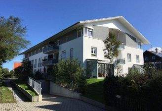 Zentrale Lage im Ort (Südwestansicht)