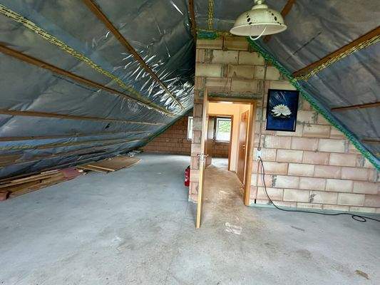 der noch nicht ausgebaute Dachboden