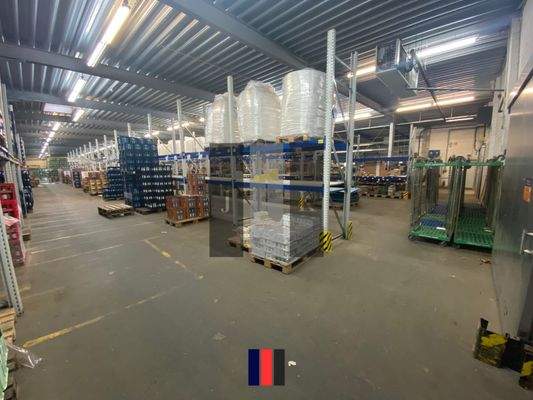 Halle Innenansicht 4