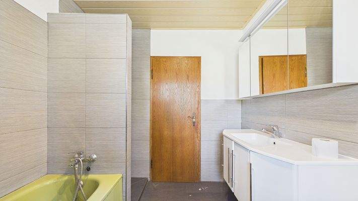 ERDGESCHOSS - BADEZIMMER | VORHER (KI)