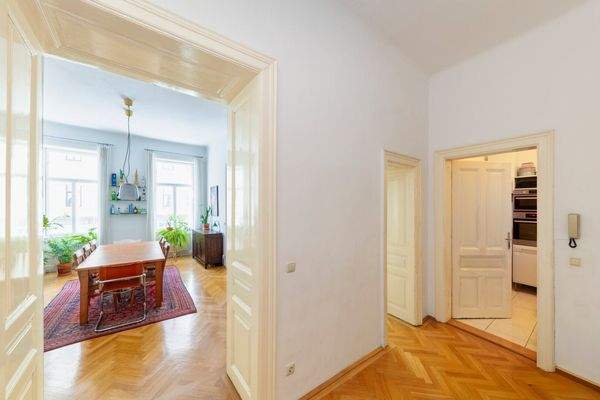 Gang zu Küche und Wohnzimmer