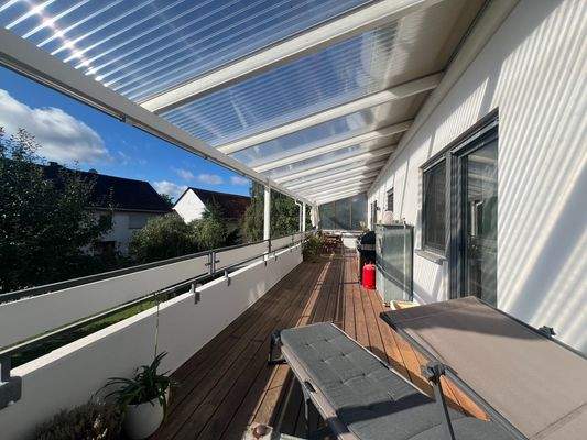 Überdachter Balkon im OG