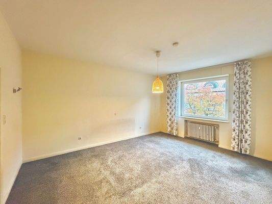 Geräumiges Wohnzimmer