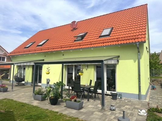 Doppelhaus und Terrassen