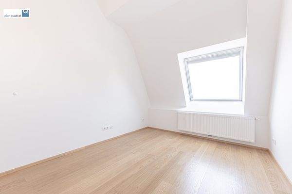 Zimmer 2 (ca. 11,40 m²)