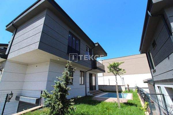 Detached Villa with Pool in Nilüfer Gümüştepe