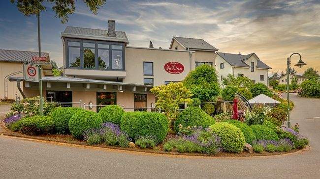 Wohnhaus / Ladengeschäft