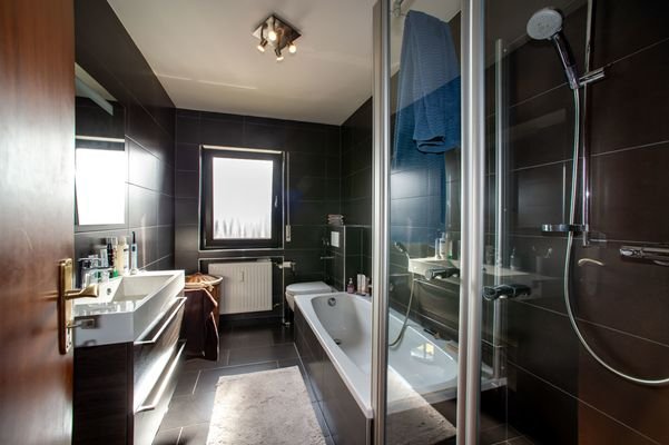 modernes Badezimmer