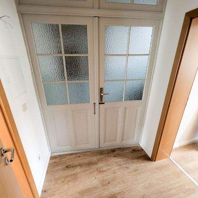 Eingangstür mit Glaseinsatz