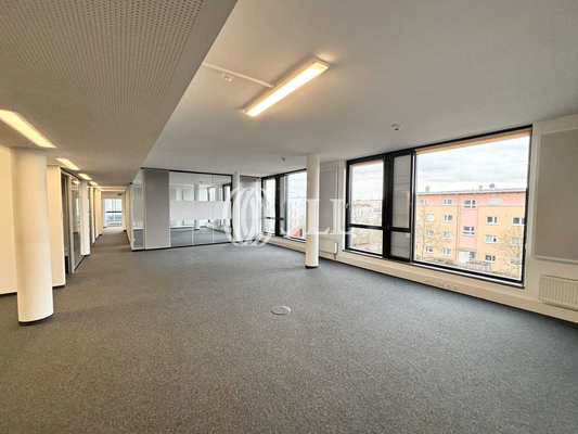 596 m² Büro - JLL