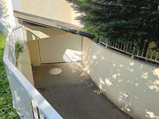 Tiefgaragenzufahrt