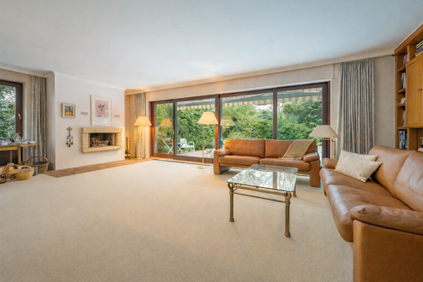 Wohnzimmer mit Kamin