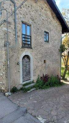 Seitenansicht des Hauses.jpg