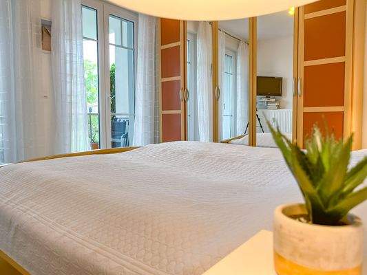 Schlafzimmer mit Terrassenzugang