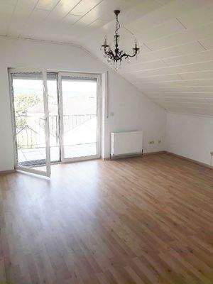 Wohnzimmer mit Balkon