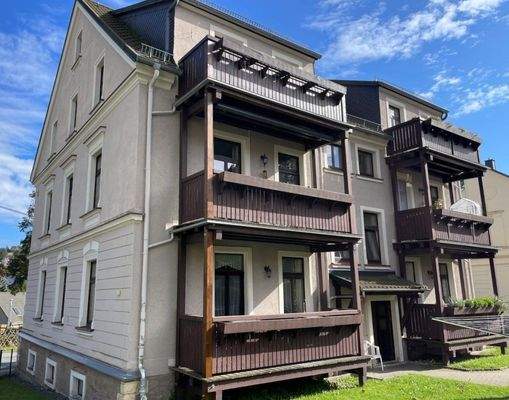 großer Balkon im EG links