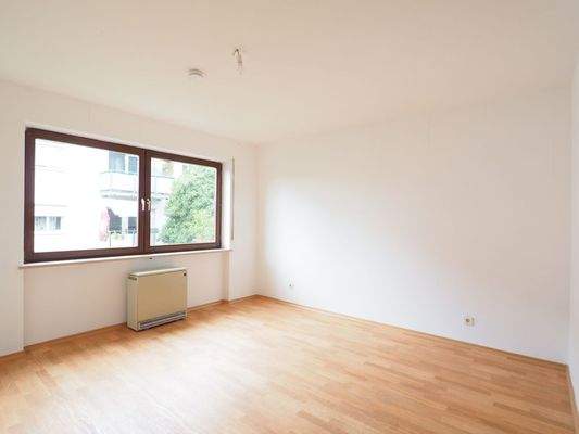 Großzügiges Schlafzimmer