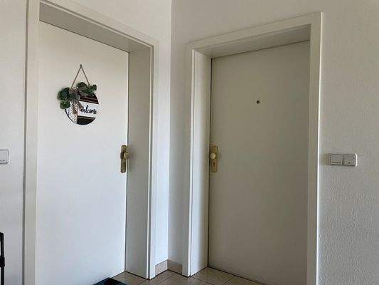 Wohnungstür (rechts)
