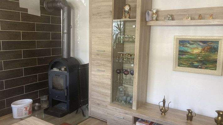 Wohnzimmer mit seinzelofen