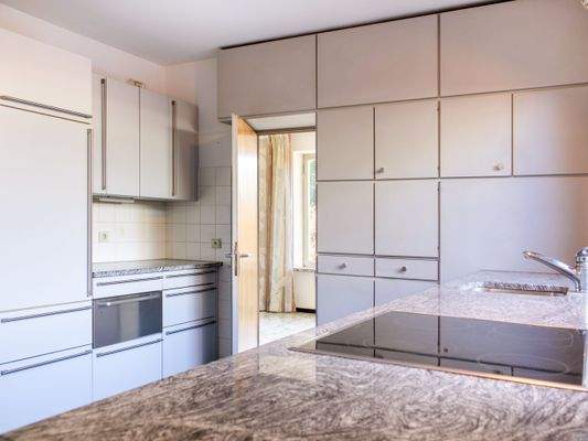 Einbauküche mit Speisekammer.jpg