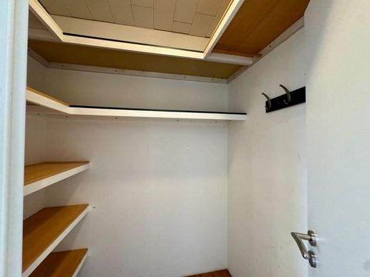 Kleider-/Abstellraum