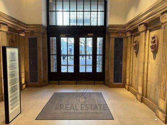 10 Treppenhaus 1.jpg