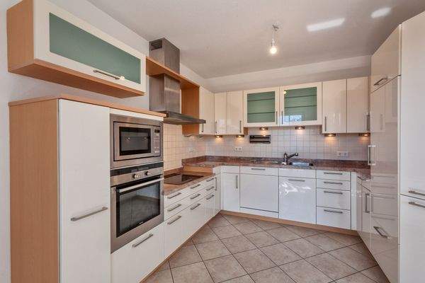 Gut ausgestattete Einbauküche