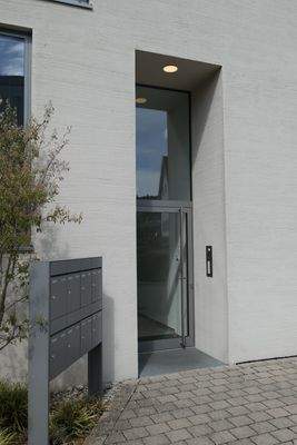 mit Hauseingang