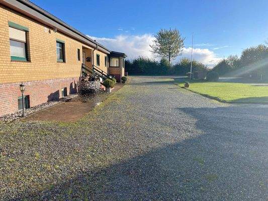 9118AL-13 Gartenteil 1 und Auffahrt