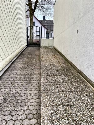 Durchgang hinters Haus