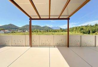 Teilüberdachter Balkon