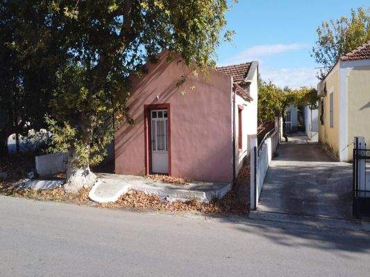 Kreta, Agii Pantes: Klassisches Steinhaus in traditionellem Dorf zu verkaufen