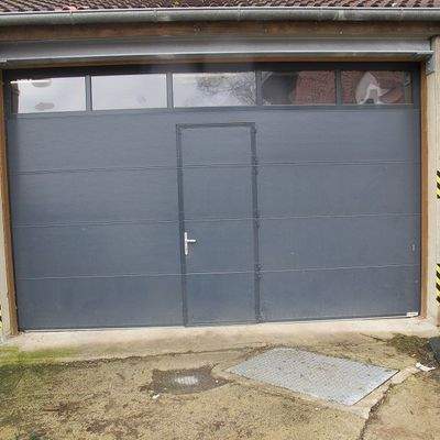 Einfahrtstor mit Schlupftüre