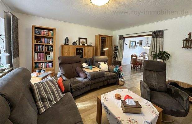 ...mit Zugang in das gemütliche Kaminzimmer...