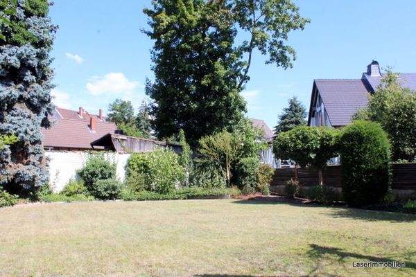 großzügiger Gartenbereich