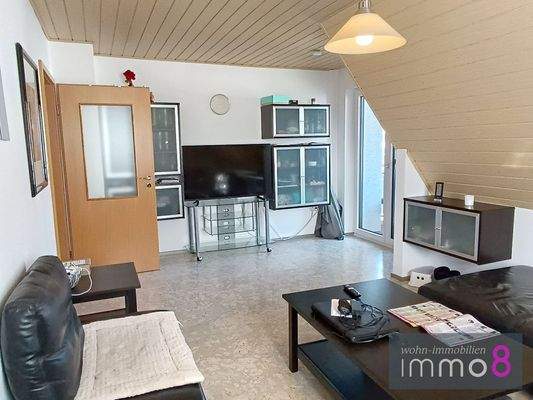 Wohnzimmer mit Balkon